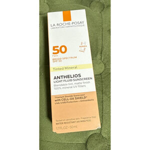La Roche-Posay Tinted Mineral Face Athelios Sunscreen SPF 50, 1.7 Fl Oz